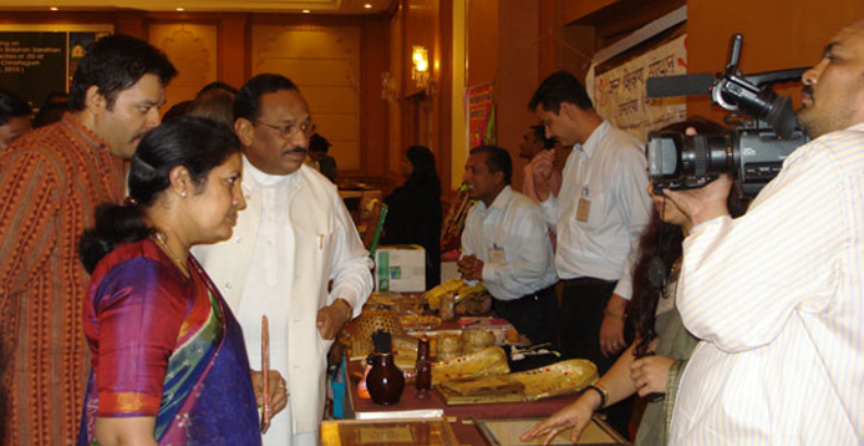 Sanidhya - Minister visiting a handicraft exhibition stall